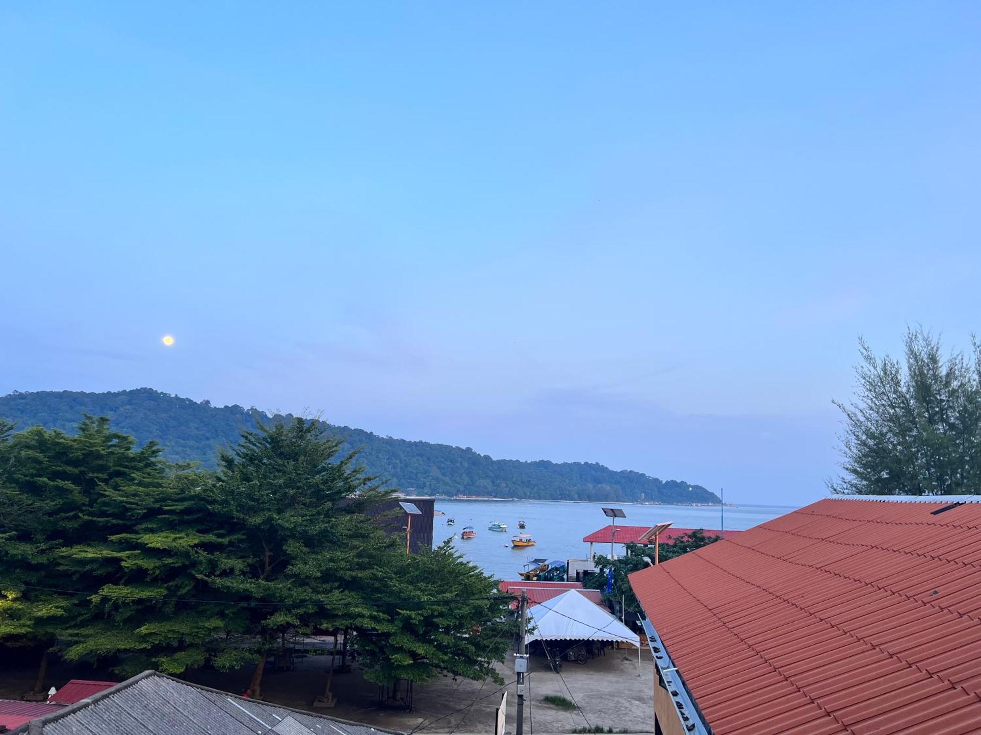 Отель Perhentian Suria Kampong Pasir Petani Экстерьер фото